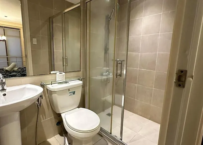 Gramercy Residences Elegant With Balcony View 公寓式飯店 *