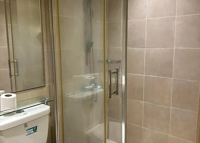 Gramercy Residences Elegant With Balcony View 公寓式飯店
