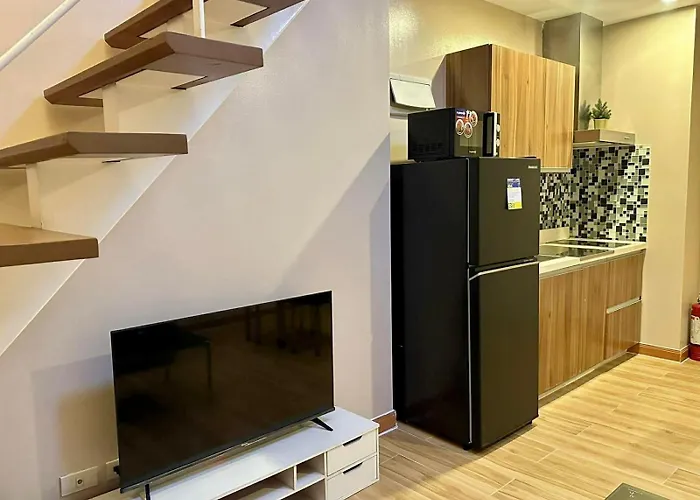 Gramercy Residences Elegant With Balcony View 公寓式飯店 *